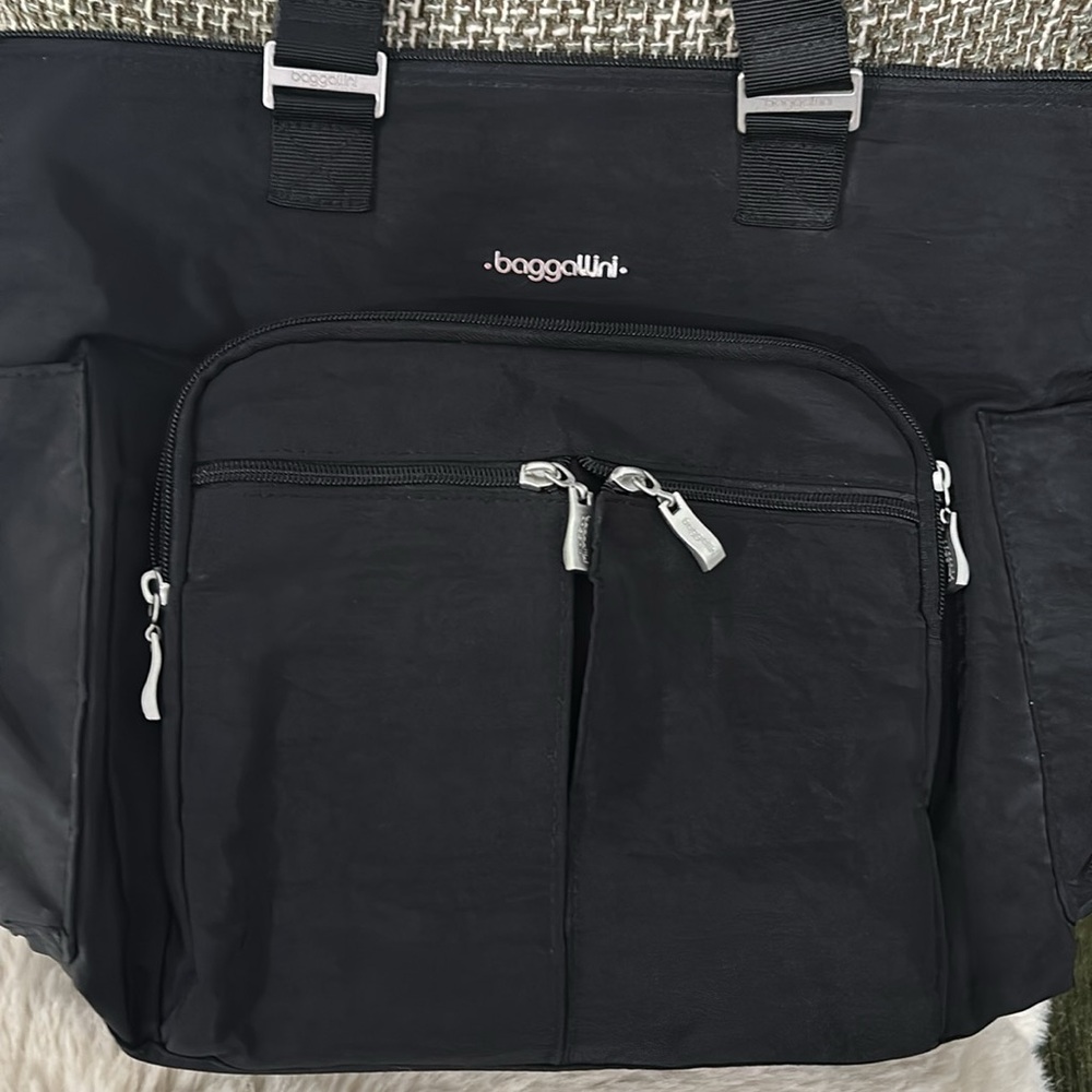 Baggallini Black Convertible Backpack Crossbody Bag Unisex NWOT - Picture 11 of 16
